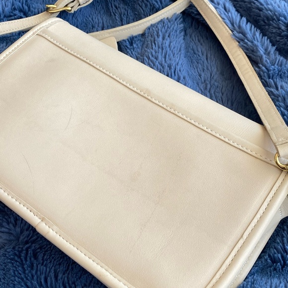 Authentic Vintage Coach Pocket Bag in Bone 9755 - Picture 11 of 16